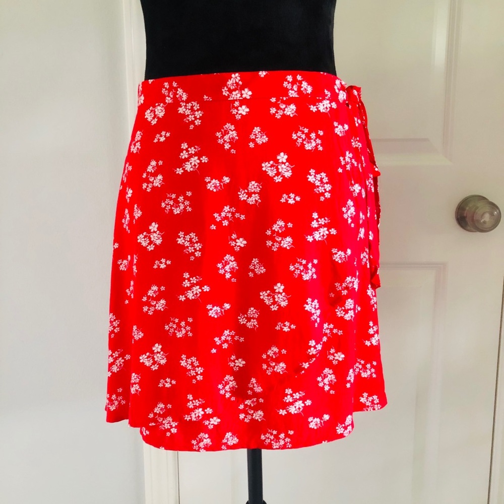 *NEW* Red floral pattern mini skirt with wrap